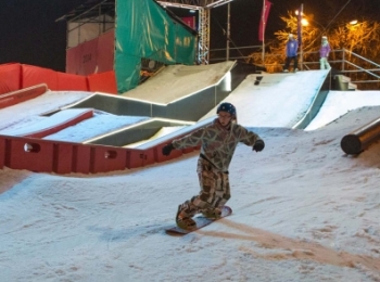 Зимняя акробатика: в Москве завершился этап мирового тура по сноуборду
