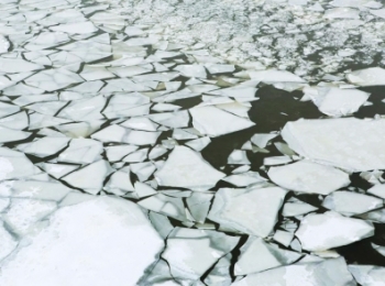 Снегоход ушел под лед в Саратове: погибли мужчина и двое детей