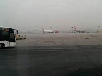 Самолет около часа кружил в небе над Екатеринбургом из-за тумана