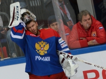 Вратарь сборной России по хоккею Варламов выбыл до конца сезона