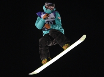 Россиянин Хадарин победил в биг-эйре на этапе Кубка мира в Москве по сноуборду