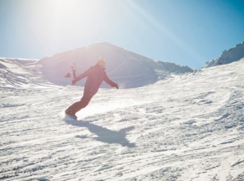 Рюкзак спас сноубордиста из-под лавины